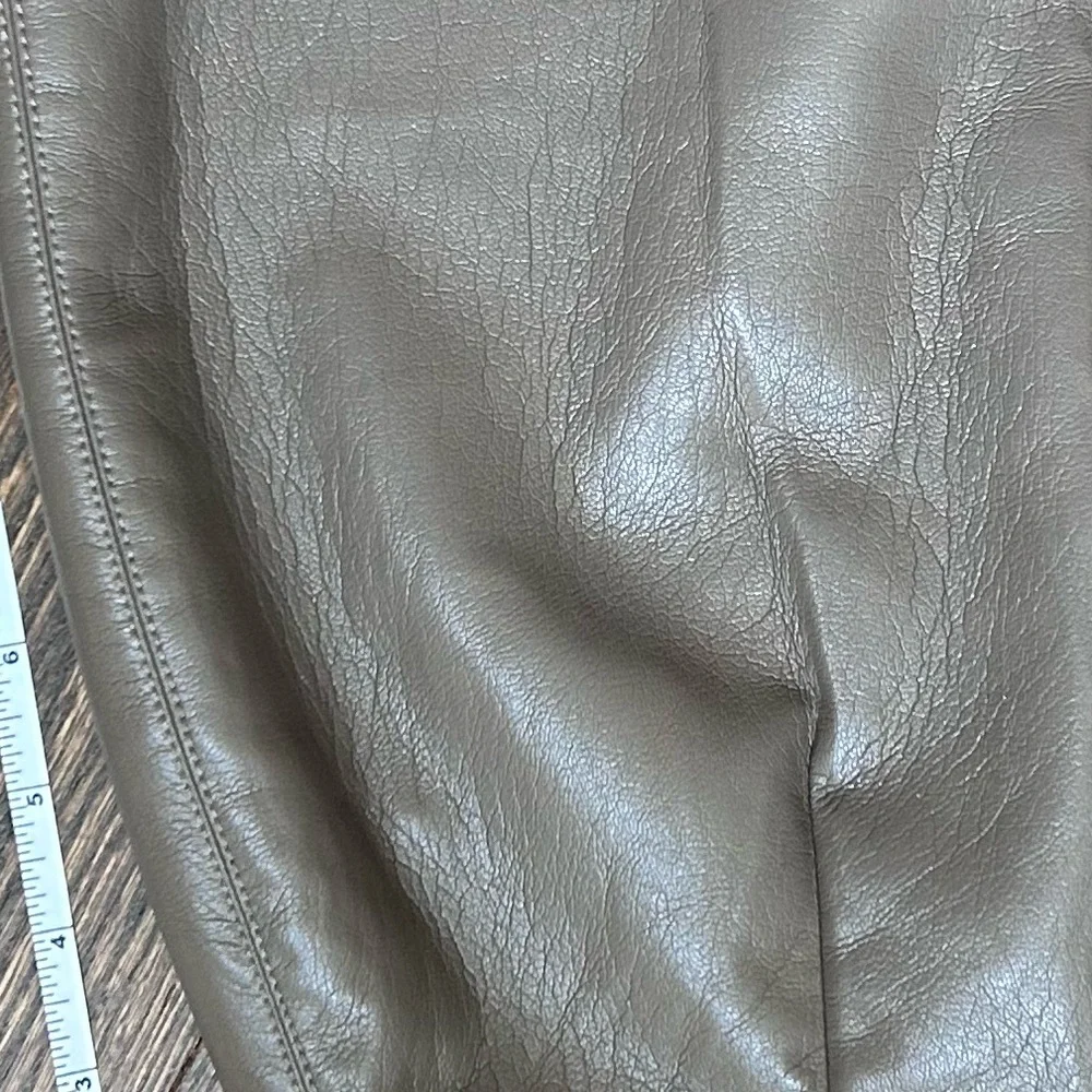 WILFRED ARITZIA Vegan Faux Leather Patio Mini Skirt
Light brown - Picture 6 of 13